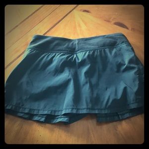 Girls ivivva running skort, like new